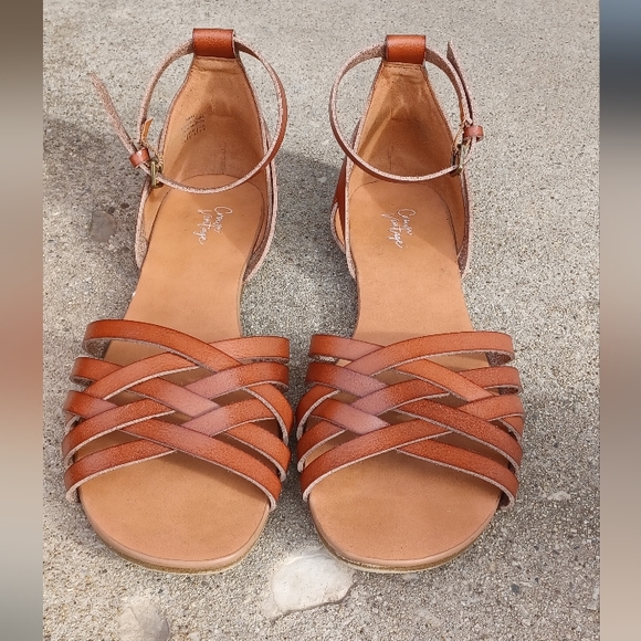 "Crown Vintage" Nayli sandals cognac/ bronze 9.5 - Picture 1 of 9